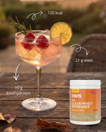 Clear Whey mocktail Berry Rosé Recovery Spritz met frambozen, ijs en rozemarijn.