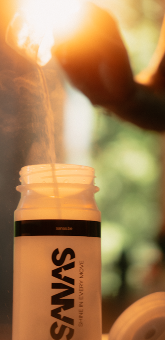 Citrulline poeder opgelost in een shaker als pre-workout supplement voor sporters