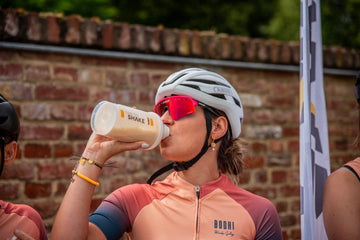 Wielrenner met een Sanas Recovery Shake