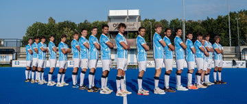 Hockeyclub Gantoise Sanas teamfoto op het hockeyveld